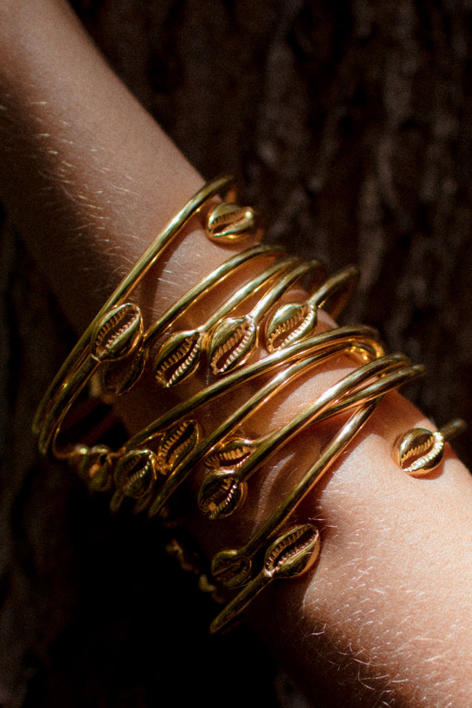 Cowrie Bangle Gold